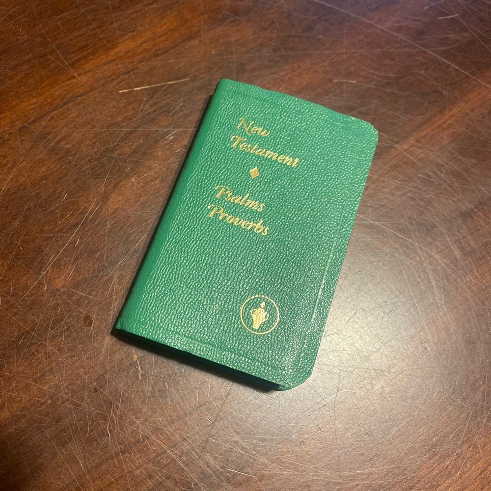 Green New Testament Pocket Book - Classic Scripture Edition
